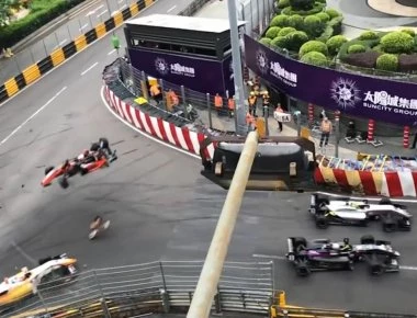 Formula 3: Δημοσιεύτηκε η πρώτη φωτογραφία της Σοφίας Φλορς μετά το τρομακτικό ατύχημα (φωτο)